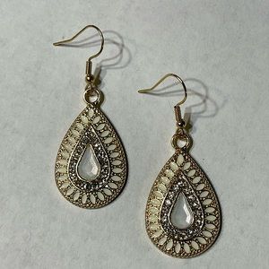 Beautiful fashion earrings!